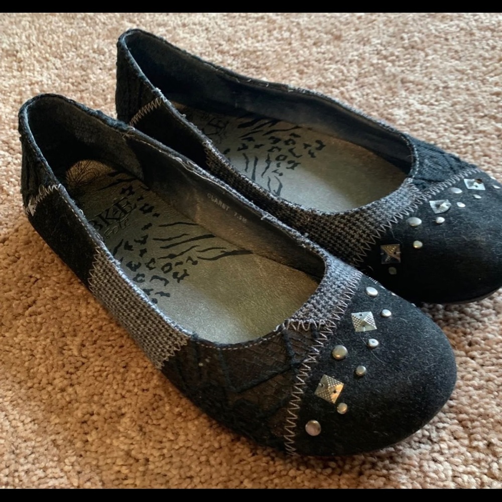 Black/grey flats